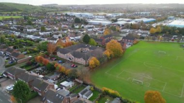 İngiltere 'nin Dunstable kasabasının yüksek açılı görüntüsü. Dunstable, Houghton Regis ve Luton Town birbirleriyle ortak. 17 Kasım 2023 'te Çekilen Görüntüler