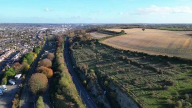 İngiltere 'nin Dunstable kasabasının yüksek açılı görüntüsü. Dunstable, Houghton Regis ve Luton Town birbirleriyle ortak. 17 Kasım 2023 'te Çekilen Görüntüler