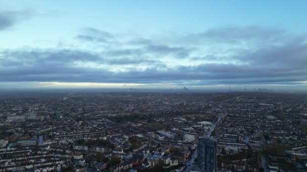 多云雨天西克罗伊敦伦敦首都城旅游的高角景观 英国英格兰中部伦敦 2023年11月20日被捕 — 图库视频影像