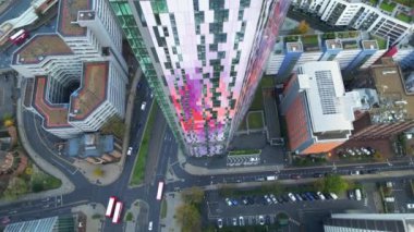 Bulutlu ve Yağmurlu bir günde Batı Croydon Londra Başkent Turu Yüksek Açı Manzarası. İngiltere 'nin merkezi Londra' sı. 20 Kasım 2023 'te yakalandı.