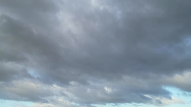 ภาพม งของเมฆและท องฟ าเหน อเม องล นของอ งกฤษในระหว างพระอาท ตกท — วีดีโอสต็อก