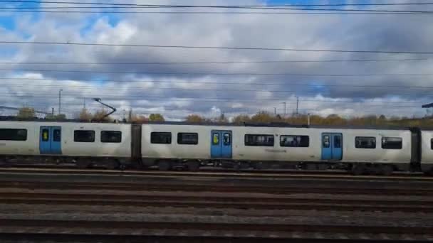 Vista Assento Janela Lado Fora Durante Trem Movendo Rapidamente Para — Vídeo de Stock