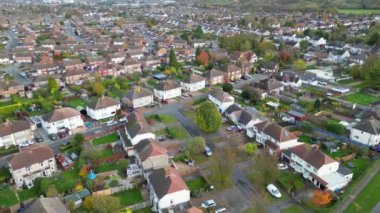 İngiltere 'nin Dunstable ve Luton Towns yakınlarında yer alan Houghton Regis kasabasının hava görüntüleri. 17 Kasım 2023, Günbatımında Drone 'un Kamerasıyla Çekilen Görüntüler