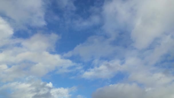 Высокий Ангельский След Облаков Неба Над Английским Городом Лутон Время — стоковое видео