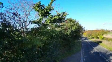 İngiliz Yolu 'nun yüksek açılı görüntüsü Letchworth İngiltere' nin kırsal kesiminden geçiyor. Görüntüler 11 Kasım 2023 'te çekildi.