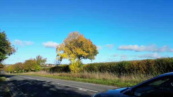 レトヴィアース イングランド イギリスの田舎を通るイギリスの道路の高角度の映像 フッテージは 2023年11月11日に撮影されました — ストック動画