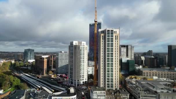 在多云雨天期间 西克罗伊敦伦敦首都城高楼的高角度时间镜头 英国英格兰中部伦敦 2023年11月20日被捕 — 图库视频影像