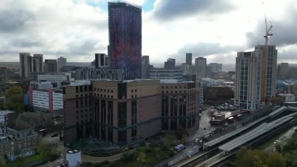 曇りと雨の日の西クロイドン ロンドン キャピタル シティ ツアーの高角度タイムラップス ビルディング イギリスのセントラル ロンドン 2023年11月20日に捕獲された — ストック動画