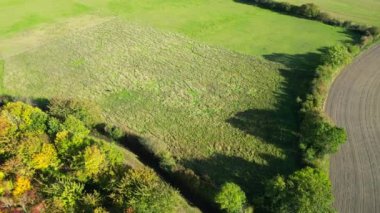 İngiltere 'nin Bedfordshire' ın güzel köylerinden geçen 