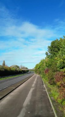 İngiltere 'nin Bedfordshire' ın güzel köylerinden geçen 