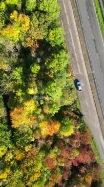 İngiltere 'nin Bedfordshire' ın güzel köylerinden geçen 
