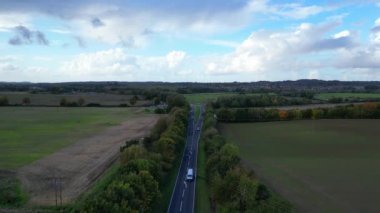 İngiltere 'nin Bedfordshire' ın güzel köylerinden geçen 