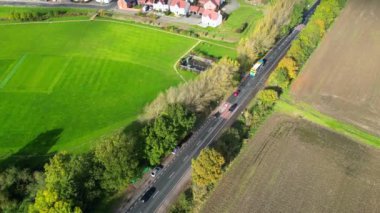 İngiltere 'nin Bedfordshire' ın güzel köylerinden geçen 