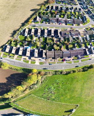 İngiltere 'de Letchworth Garden City' nin Kırsal Manzara ve Tarım Çiftliklerinin Yüksek Açı Dikey ve Portre Tarzı Panoramik Görünümü. 11 Kasım 2023 'te Drone' un Kamerası ile yakalandı.