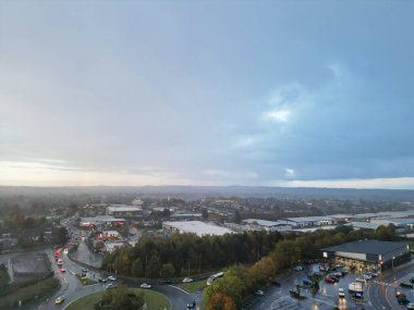 Orange Sunset sırasında Luton Dunstable Sınırlar Yüksek Açı Görünümü. 3 Kasım 2023