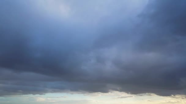 Vista Deslumbrante Céu Nuvens Móveis Rápidas Sobre Inglaterra — Vídeo de Stock