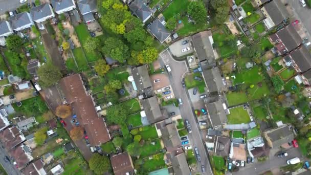 在多云和多风的日子里 英国海默尔汉普斯代德镇的空中拍摄 镜头是在2023年11月5日用Drone的相机拍摄的 — 图库视频影像
