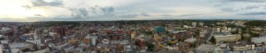 Merkezi Luton Şehri ve Binaları 'nın Güzel Geniş Açı Panoramik Manzarası