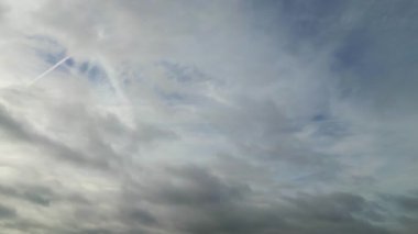 İngiliz Şehri 'nde dramatik Bulutlu Gün