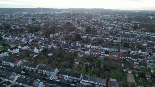 ルートン イングランド イギリスのカラフルな夕日時におけるイギリスの住宅地の最も美しい眺め 2023年11月29日 — ストック動画