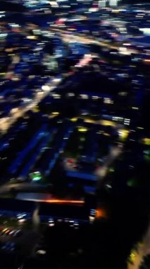 Gün batımından sonra Aydınlanmış Luton Şehri 'nin Hava Görüntüsü