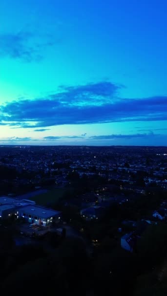Luchtfoto Van Verlichte Luton City Zonsondergang — Stockvideo