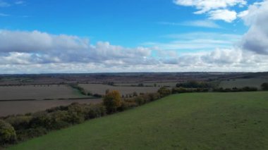 Bedfordshire İngiltere Kırsal Bölgesi üzerinde Hızlı Hareketli Dramatik Bulutlar ve Gökyüzü. 