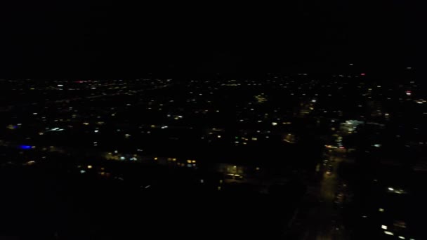 Luftaufnahme Der Beleuchteten Stadt Während Der Dunklen Nacht Und Live — Stockvideo