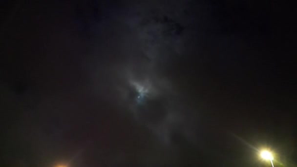 Luna Llena Detrás Las Nubes Lluvia Negra Movimiento Rápido Por — Vídeos de Stock