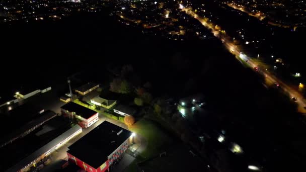 英国英格兰东卢顿市巴恩菲尔德学院A6号公路和交通环路的空中景观 镜头是在2023年11月11日用无人机拍摄的 — 图库视频影像
