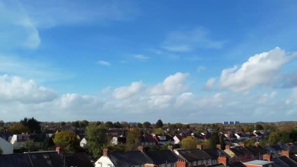 Όμορφα Σύννεφα Και Ουρανός Πάνω Από Την Αγγλία — Αρχείο Βίντεο
