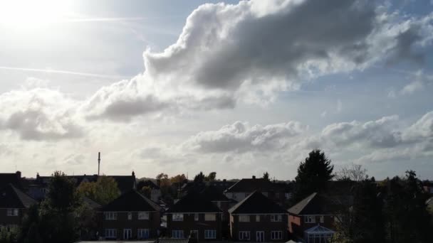 イングランド上空の雲と空の豪華な高角度の映像 — ストック動画