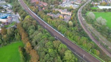 İngiltere 'nin Merkez Hitchin Şehri Büyük Britanya' nın Zaman Hızı Yüksek Açı Görüntüsü. 28 Ekim 2023
