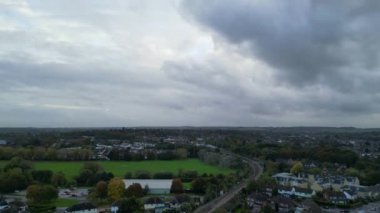 İngiltere 'nin Merkez Hitchin Şehri Büyük Britanya' nın Hava Hızlandırılmış Görüntüsü. 28 Ekim 2023
