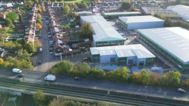 Luton ve Dunstable Şehri Sınır Bölgesi 'nin Güzel Görüntüleri. Görüntü İHA 'nın Kamerasıyla 3 Kasım 2023' te Güneşli ve Rüzgarlı bir günde çekildi.