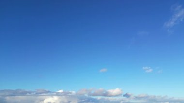 Luton ve Dunstable Şehri Sınır Bölgesi 'nin Güzel Görüntüleri. Görüntü İHA 'nın Kamerasıyla 3 Kasım 2023' te Güneşli ve Rüzgarlı bir günde çekildi.