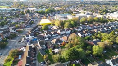 Luton ve Dunstable Şehri Sınır Bölgesi 'nin Güzel Görüntüleri. Görüntü İHA 'nın Kamerasıyla 3 Kasım 2023' te Güneşli ve Rüzgarlı bir günde çekildi.