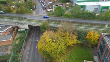 Luton ve Dunstable Şehri Sınır Bölgesi 'nin Güzel Görüntüleri. Görüntü İHA 'nın Kamerasıyla 3 Kasım 2023' te Güneşli ve Rüzgarlı bir günde çekildi.