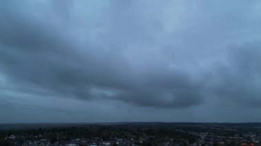 Gece boyunca İngiltere 'nin Aydınlanmış Hitchin Kasabası' nın Hava Görüntüleri. 28 Ekim 2023
