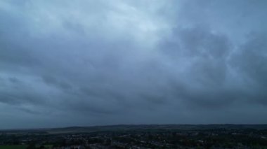 Gece boyunca İngiltere 'nin Aydınlanmış Hitchin Kasabası' nın Hava Görüntüleri. 28 Ekim 2023