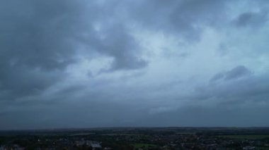 Gece boyunca İngiltere 'nin Aydınlanmış Hitchin Kasabası' nın Hava Görüntüleri. 28 Ekim 2023