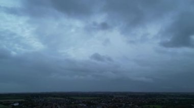 Gece boyunca İngiltere 'nin Aydınlanmış Hitchin Kasabası' nın Hava Görüntüleri. 28 Ekim 2023