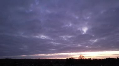 Gündoğumunda İngiliz Kasabası 'nın Yüksek Açılı Güzel Görüntüleri. 15 Aralık 2023