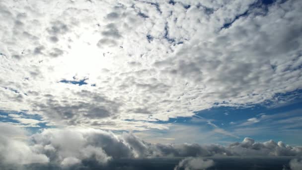 Над Драматическими Быстро Движущимися Облаками Над Англией Великобритания — стоковое видео