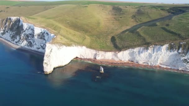 イギリスのイギリス海 美しい観光ビーチ 2023年9月9日にドローンのカメラで撮影されたオーシャンツアーの映像 — ストック動画
