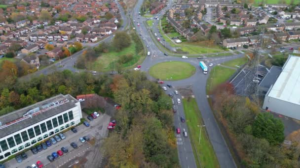 イギリスのホートン レジス タウンで道路と交通の高角度の映像 2023年11月17日 — ストック動画