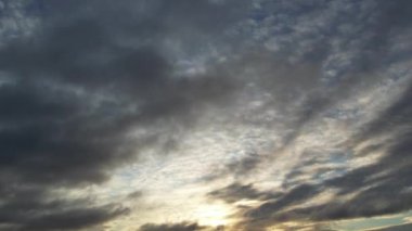 Luton City, İngiltere 'de En Güzel ve Dramatik Bulutların Yüksek Açı Manzarası. 22 Aralık 2023