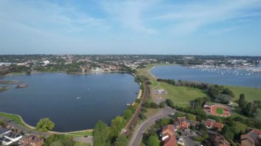 İngiltere 'nin Okyanus Poole Şehri ve Plajın Hava Hızlandırılmış Görüntüleri. Büyük Britanya 'nın En Güzel İngiliz Turist Çekimi. 9 Eylül 2023