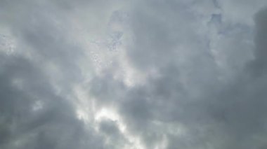 En İyi Yüksek Açılı Hızlandırılmış Tam Dramatik Hızlı Hareket Eden Bulutlar İngiltere 'de
