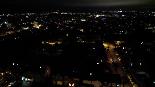 Ciudad Británica Iluminada Durante Noche Fría Ventosa — Vídeos de Stock